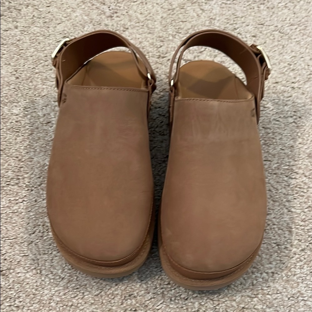 Authentic NWT Ugg Goldenstar Villa Clog size 8.5